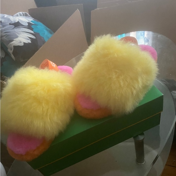 Ugg slippers - Picture 2 of 4